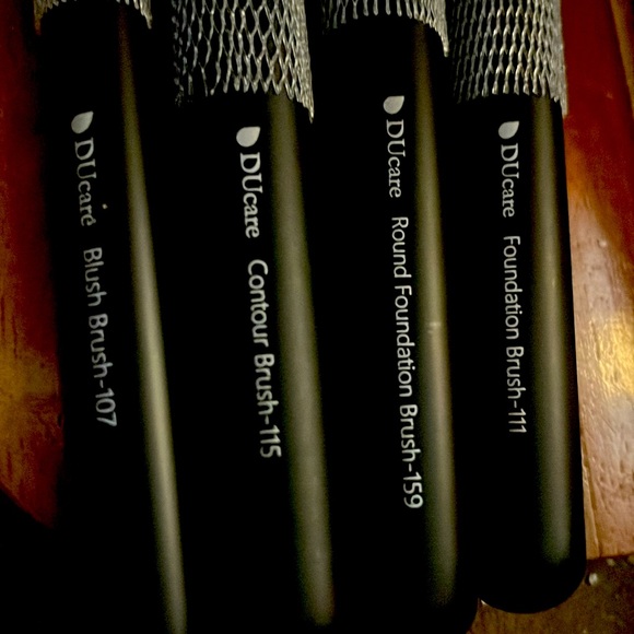 14 brand new still in sleeves makeup brushes from DUcare. - Picture 1 of 10